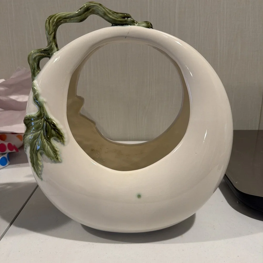 Vtg 1950s Hull Tokay‎ Tuscany Moon Basket Planter Vase Grapes Leaves Vine Handle